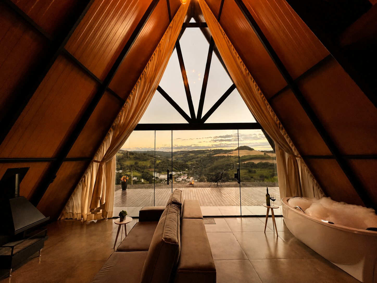 Chalé Refúgio Serra do Horizonte com Lareira e Hidro — cabana em Cordilheira Alta/SC